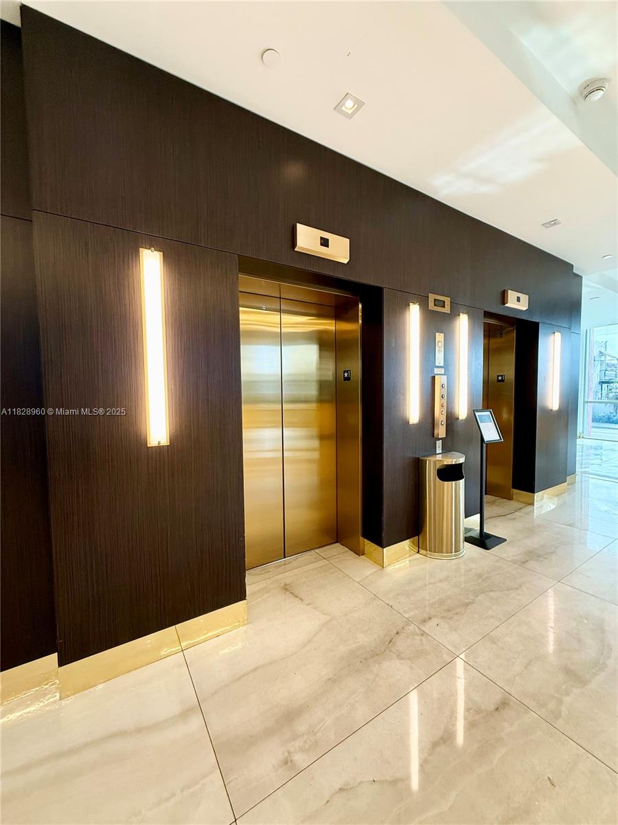 COSTA HOLLYWOOD CONDO - Residential