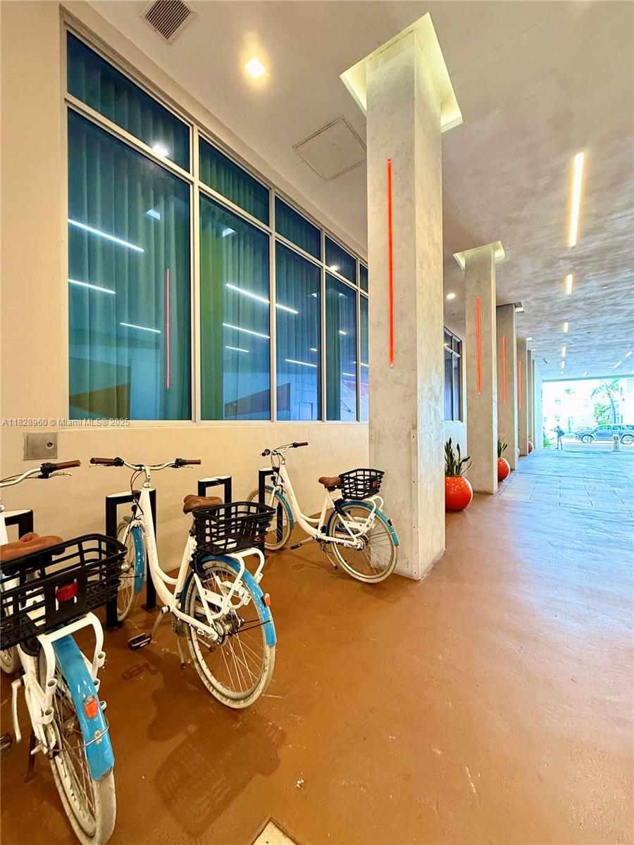 COSTA HOLLYWOOD CONDO - Residential