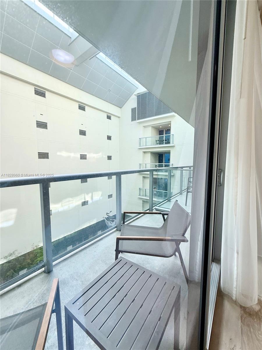 777 N Ocean Dr S418, Hollywood, FL, 33019/$320,000 3 777 N Ocean Dr S418