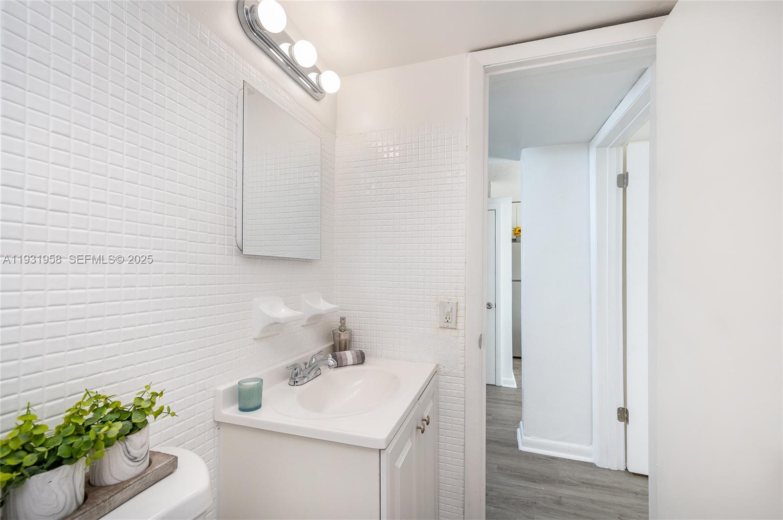 CAROLINA HEIGHTS - Residential Lease