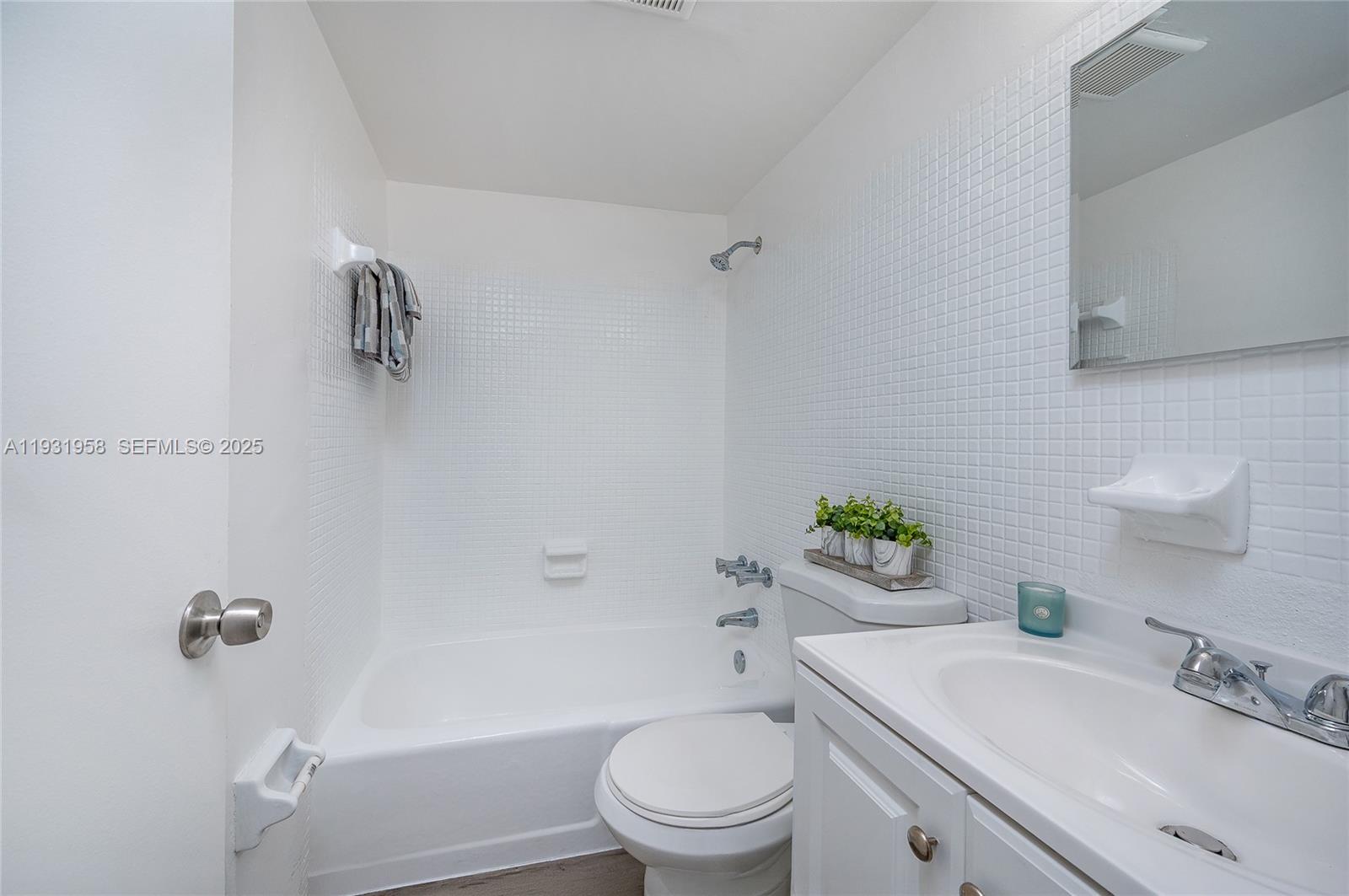 CAROLINA HEIGHTS - Residential Lease