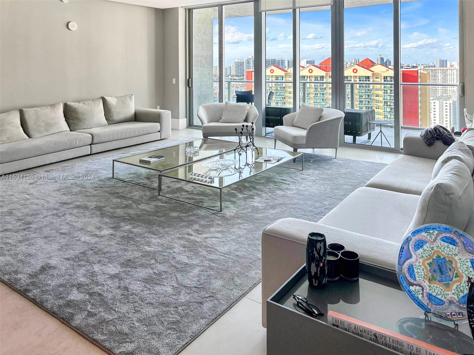 PARQUE TOWERS CONDO - Residential
