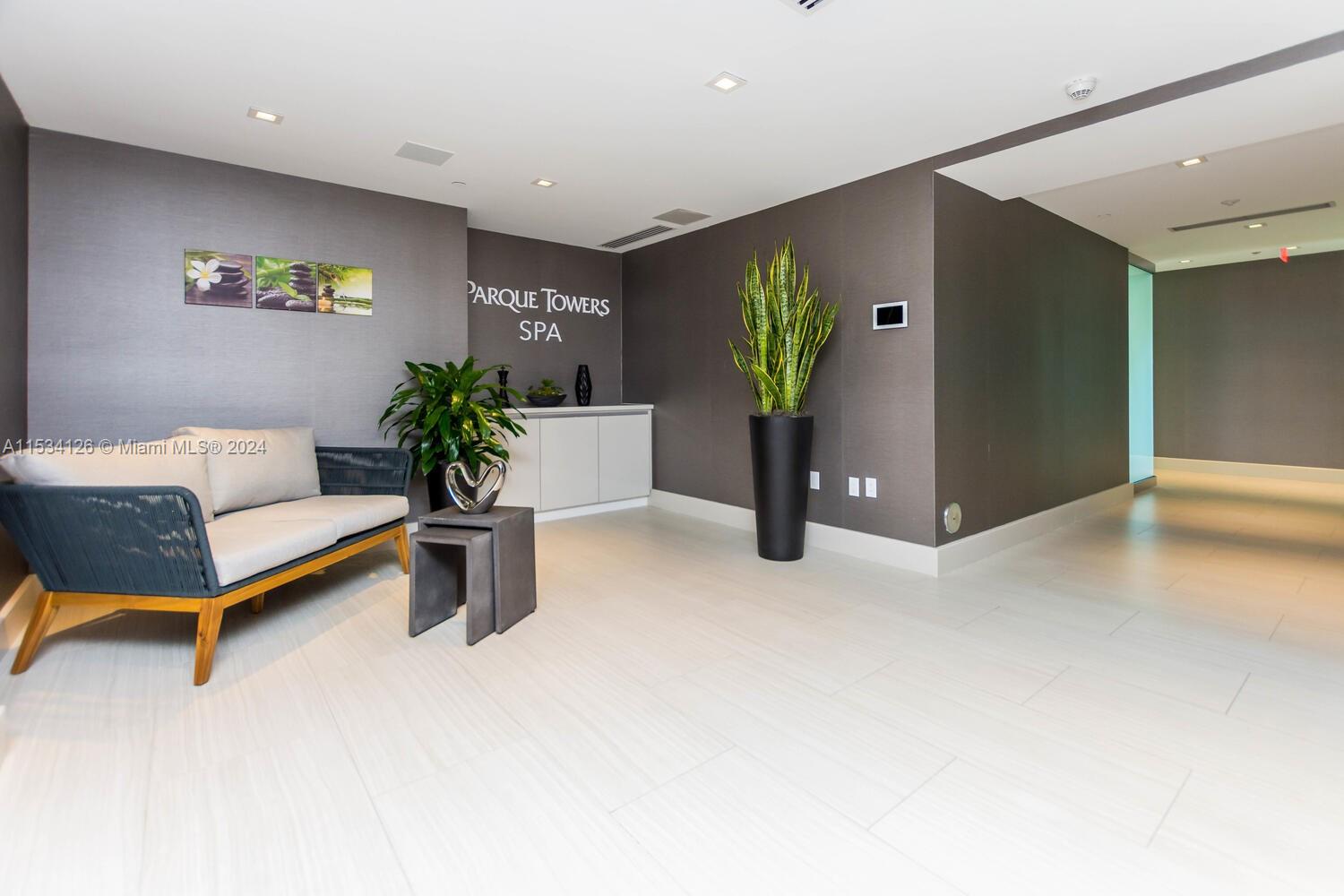 PARQUE TOWERS CONDO - Residential