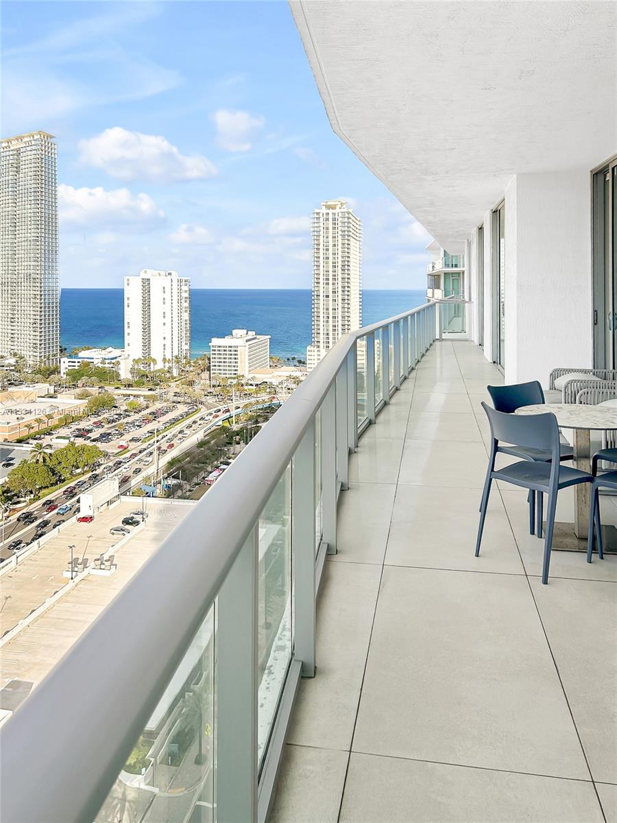 PARQUE TOWERS CONDO - Residential