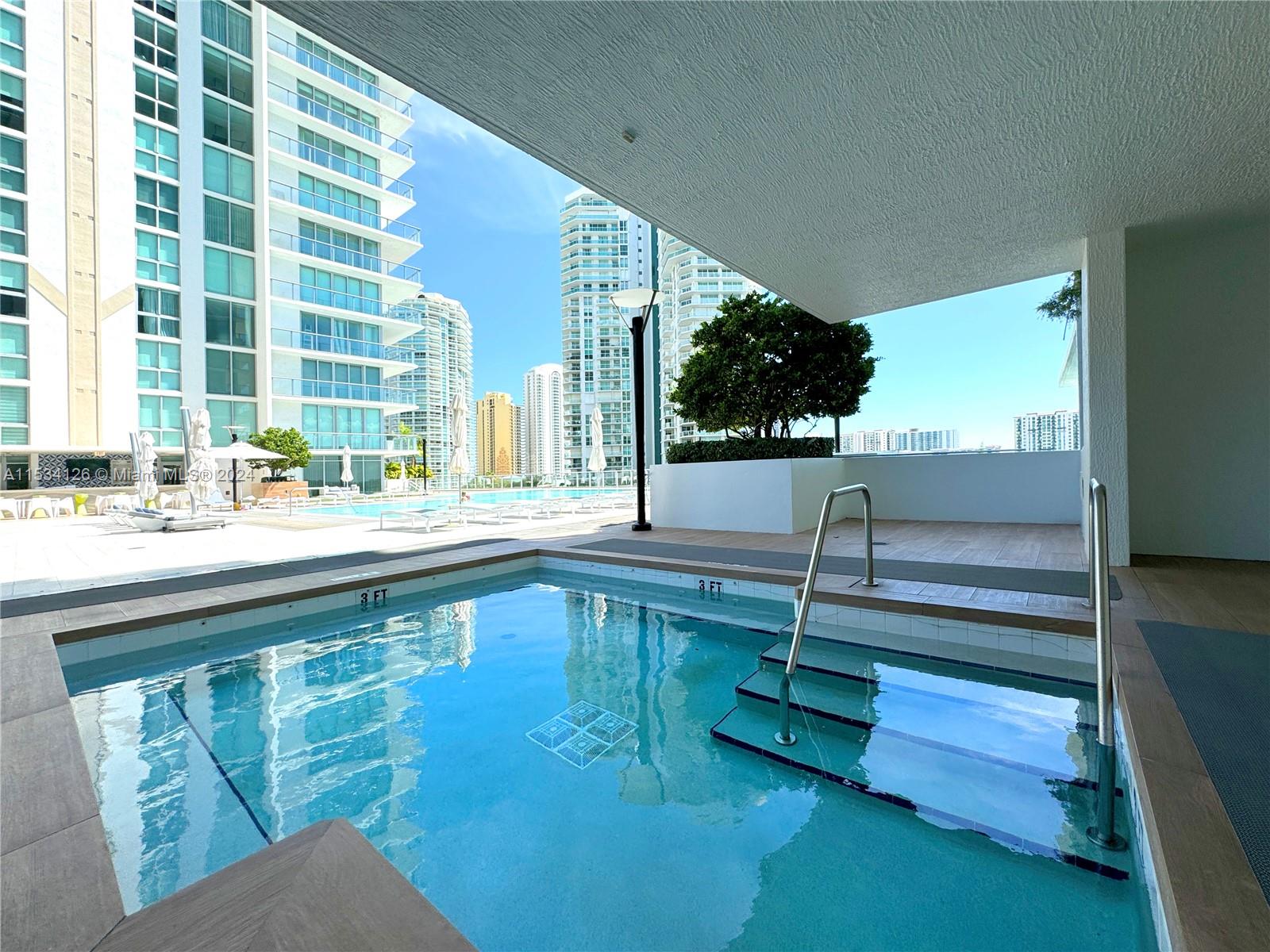 PARQUE TOWERS CONDO - Residential