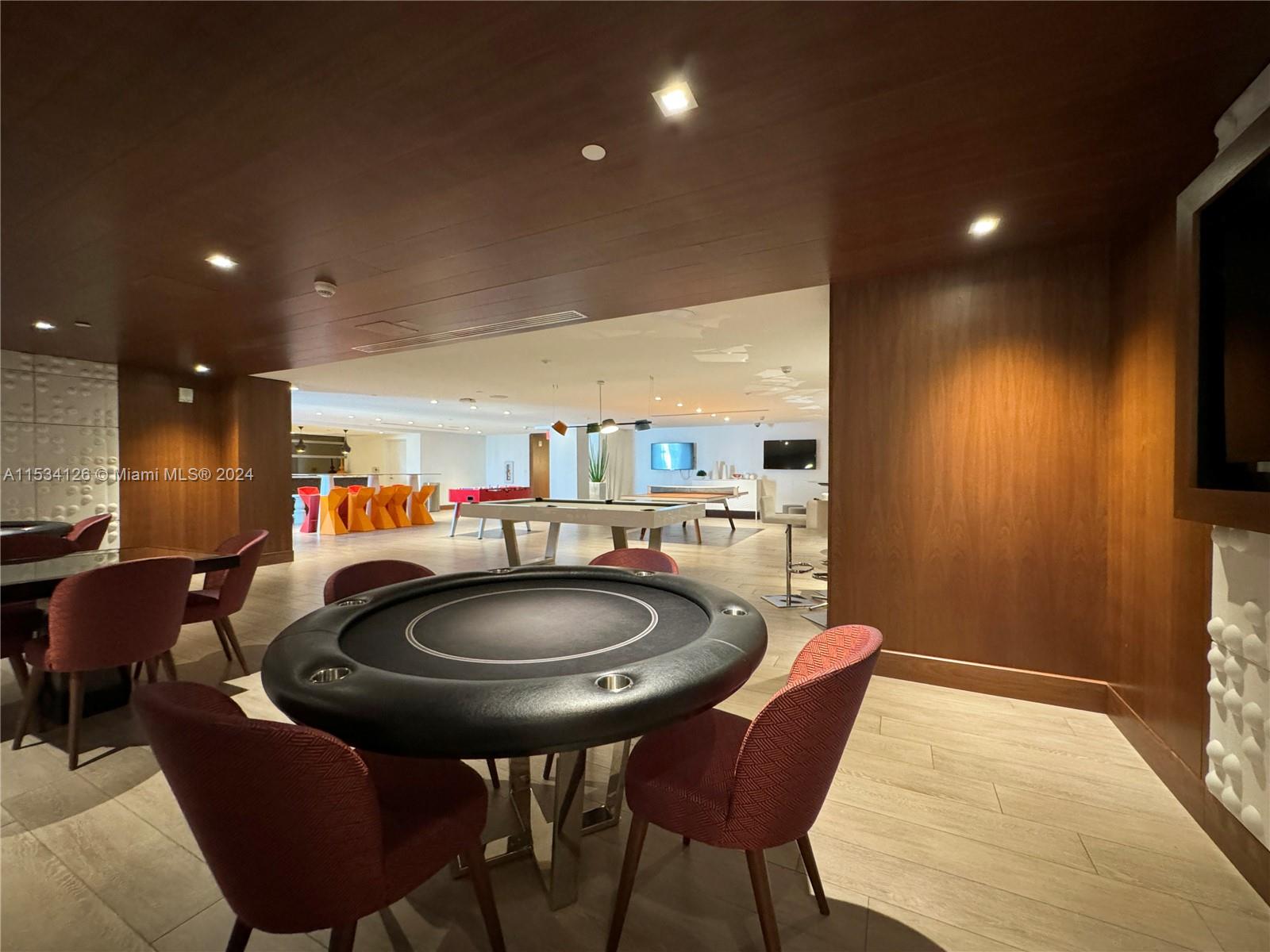 PARQUE TOWERS CONDO - Residential