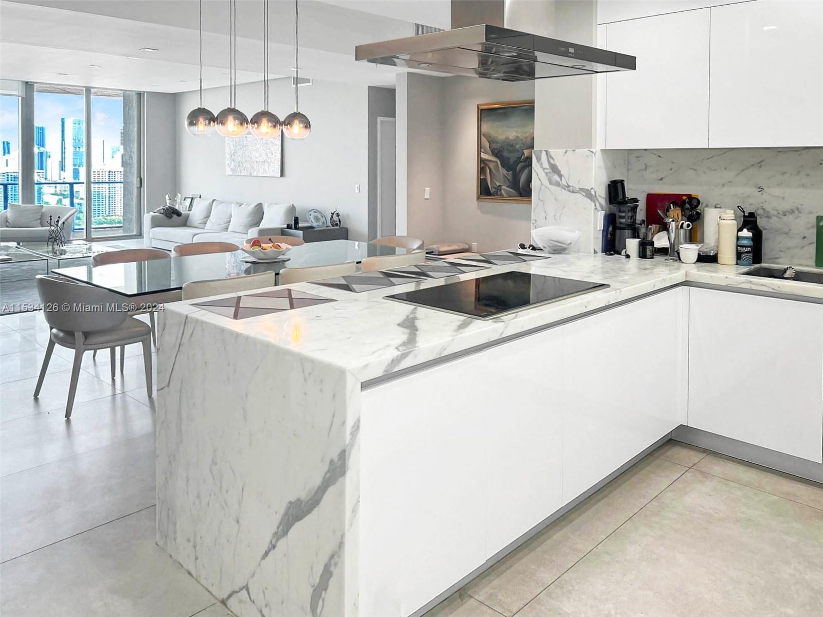 PARQUE TOWERS CONDO - Residential