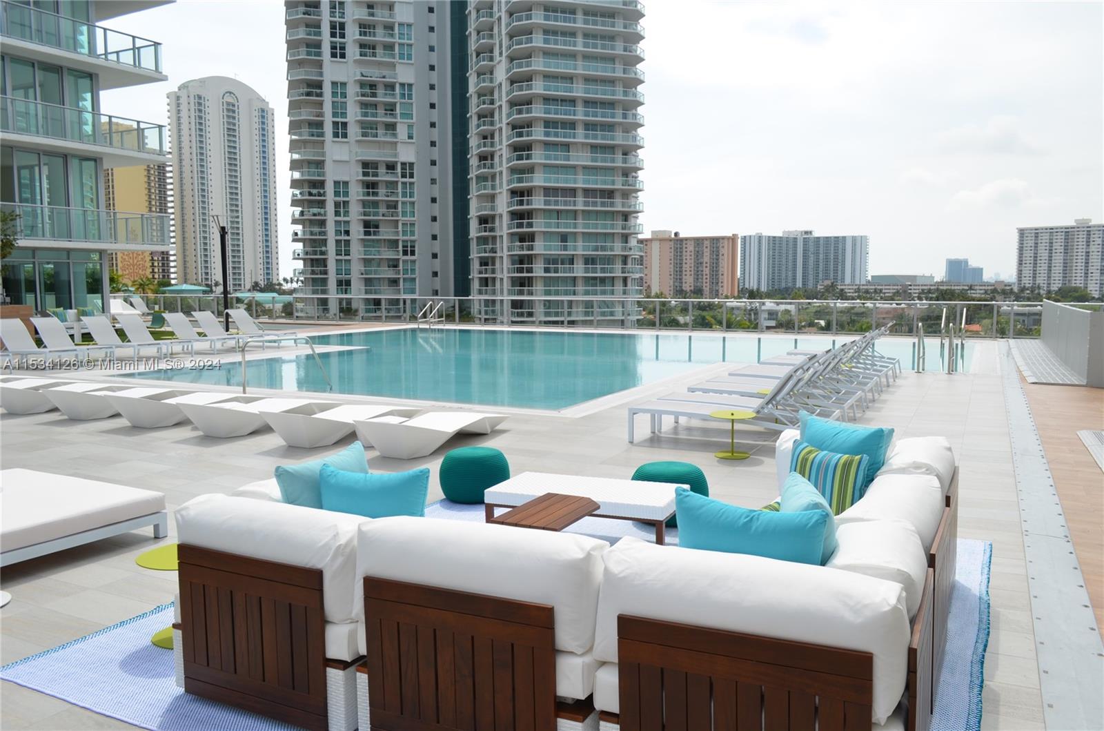 PARQUE TOWERS CONDO - Residential