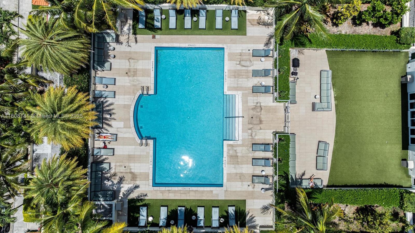 THE ASTON CONDO - Residential