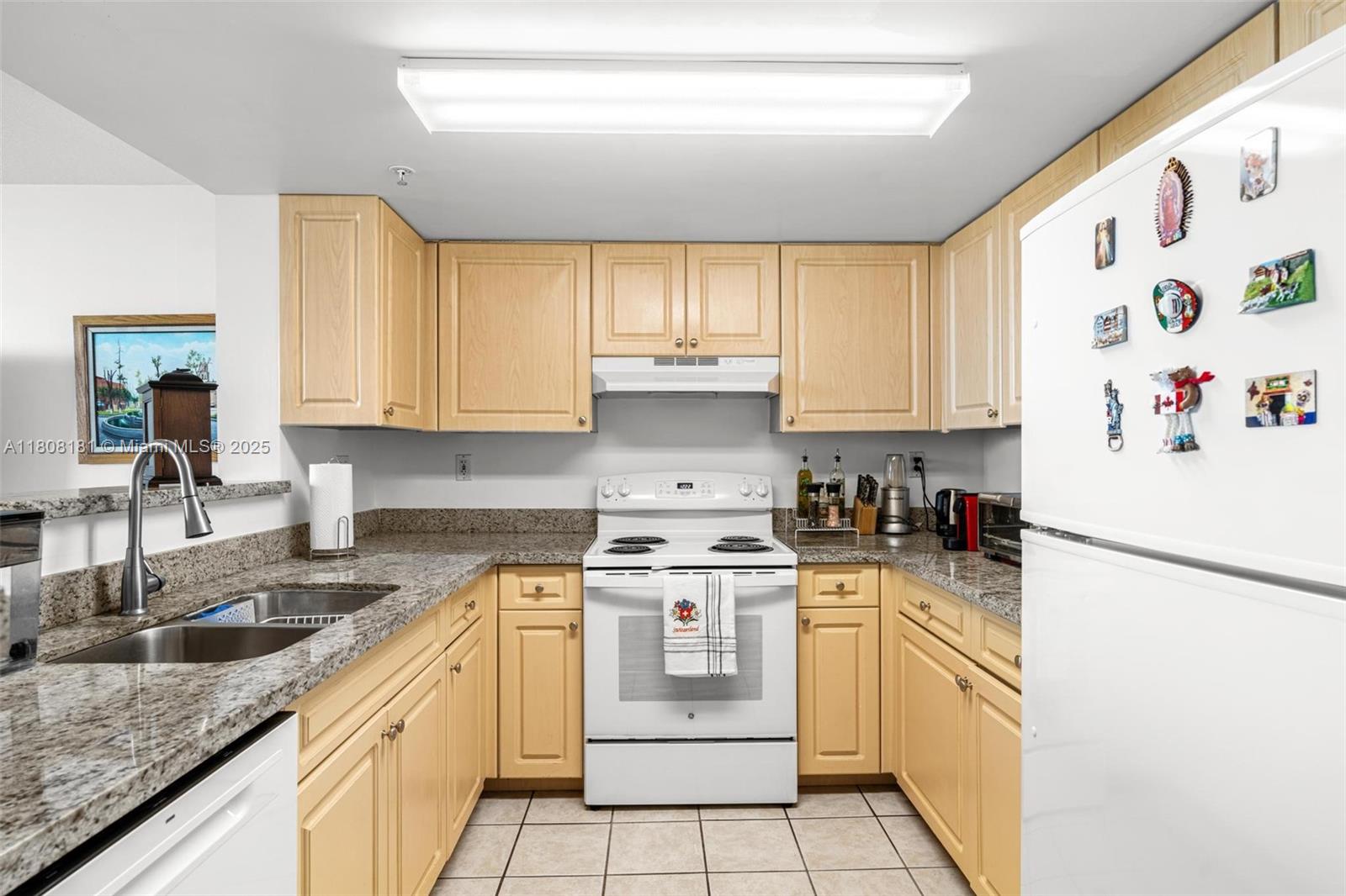 THE ASTON CONDO - Residential