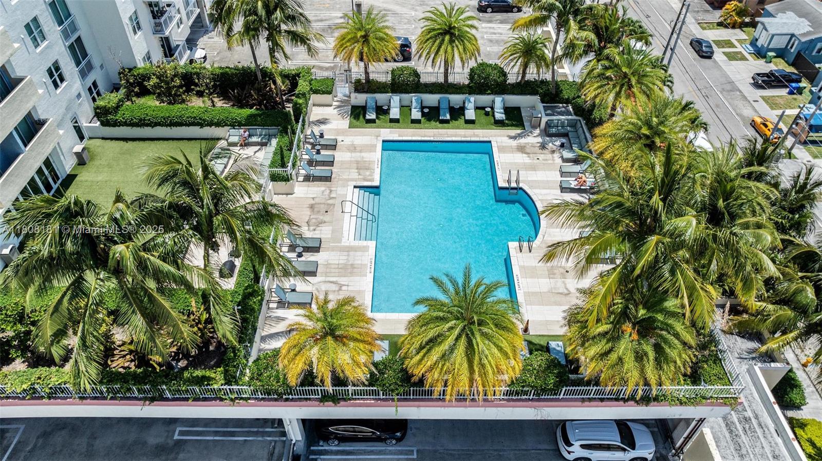 THE ASTON CONDO - Residential