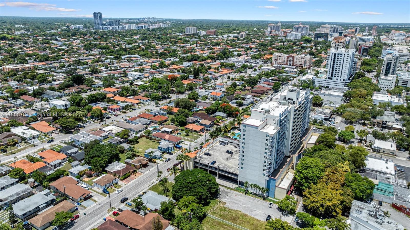 THE ASTON CONDO - Residential