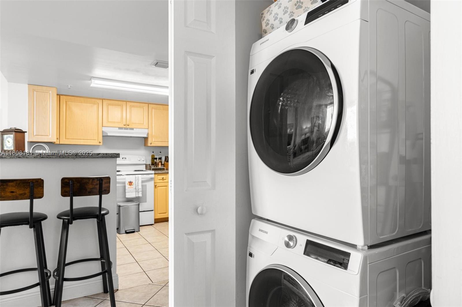 THE ASTON CONDO - Residential