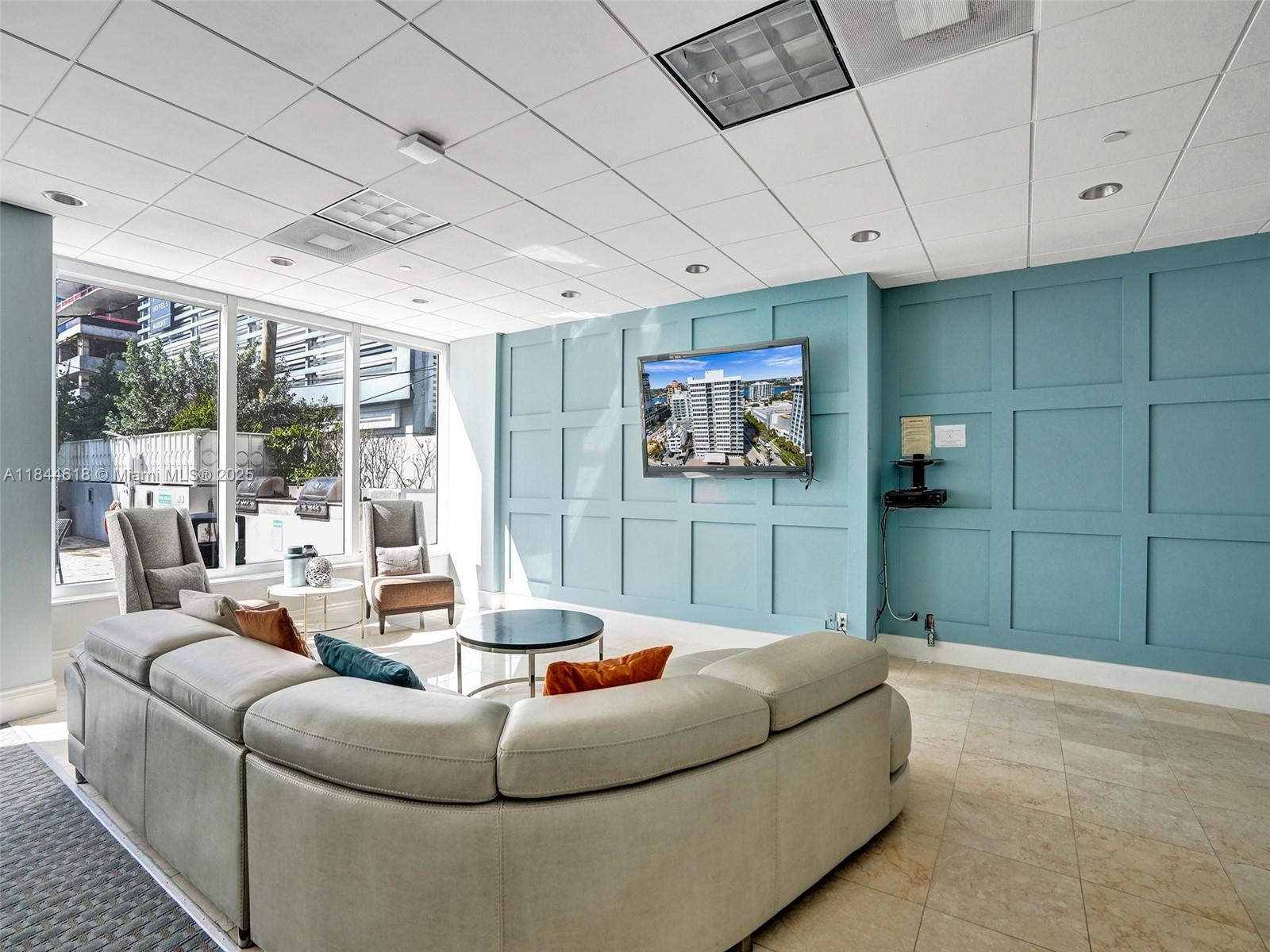 SEASONS CONDO - Residential