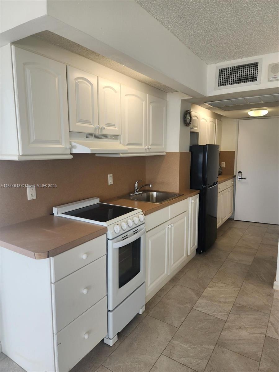 SEASONS CONDO - Residential