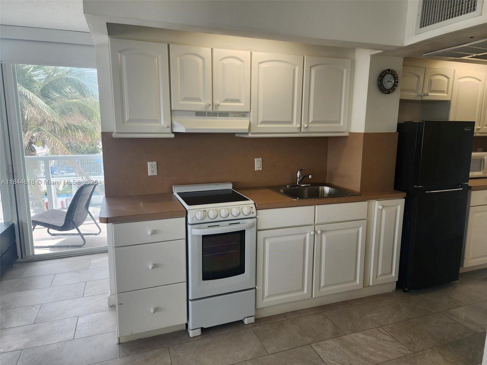 SEASONS CONDO - Residential