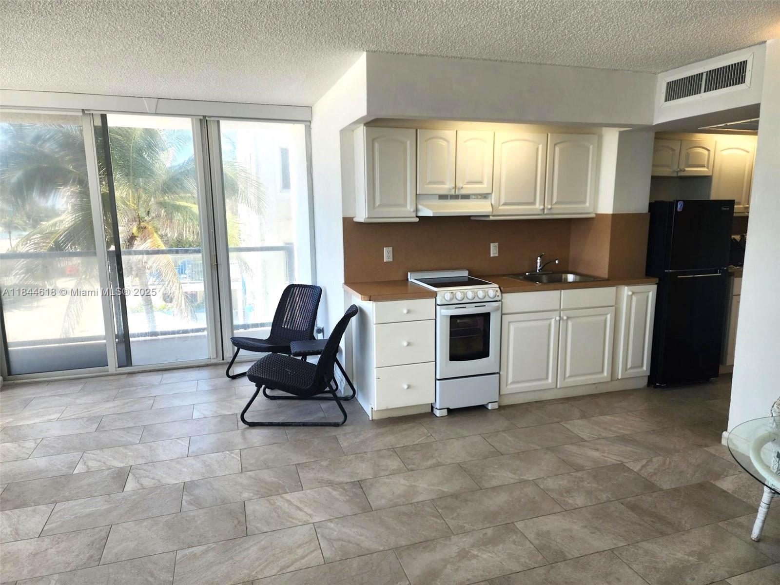 SEASONS CONDO - Residential