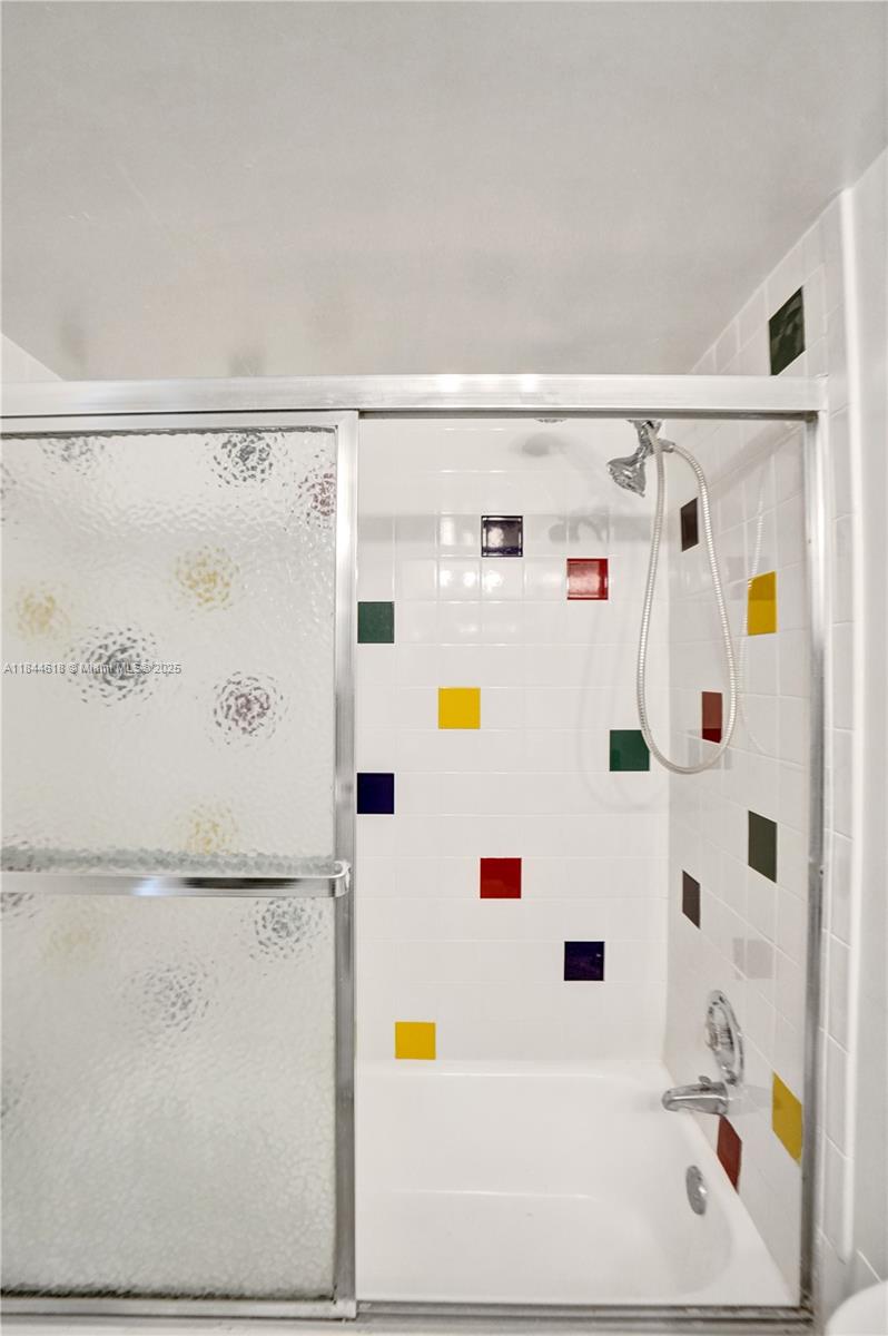 SEASONS CONDO - Residential