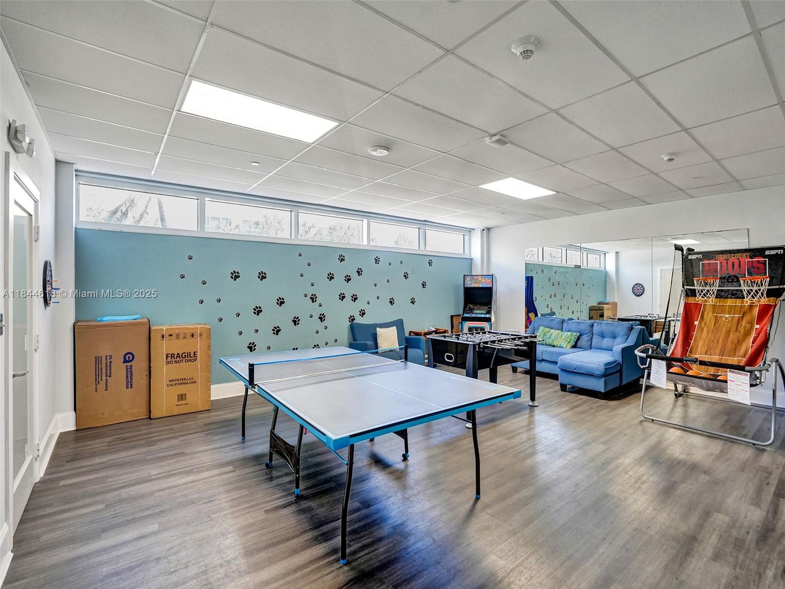 SEASONS CONDO - Residential