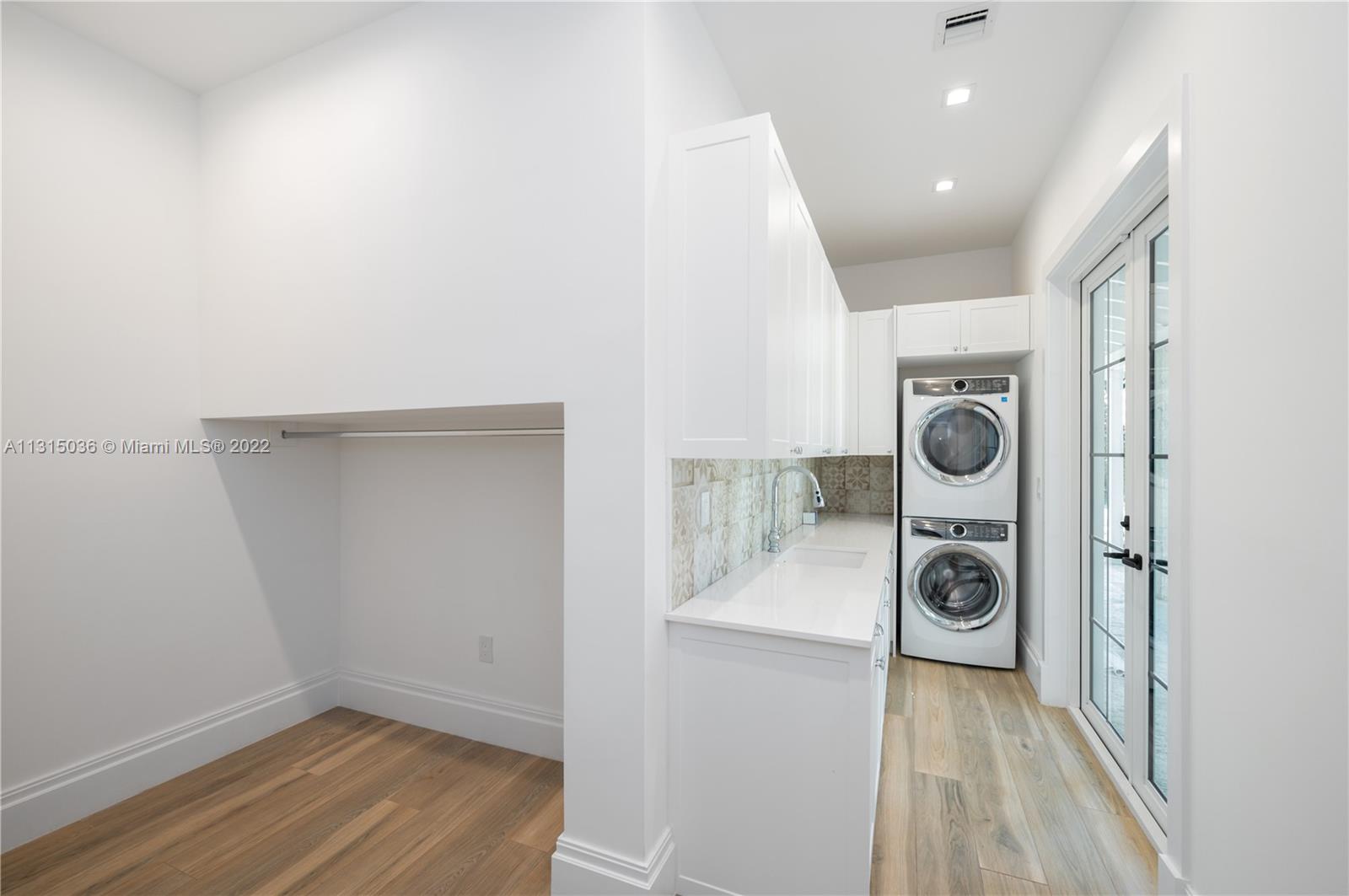 WINDOVER GROVE - Residential