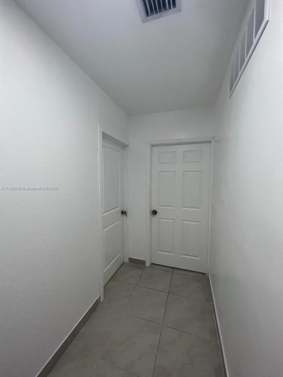 557 NE 5th Pl 0