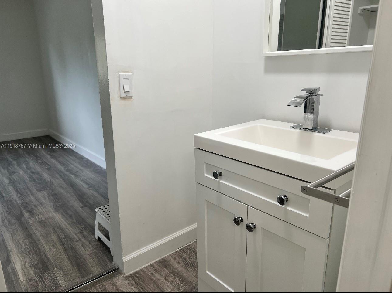 LAGUNA CLUB CONDO - Residential Lease