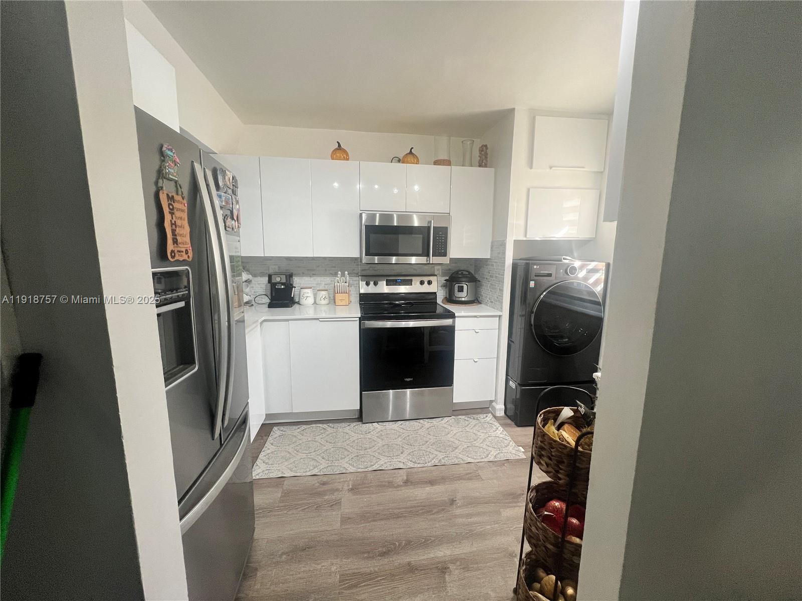 LAGUNA CLUB CONDO - Residential Lease