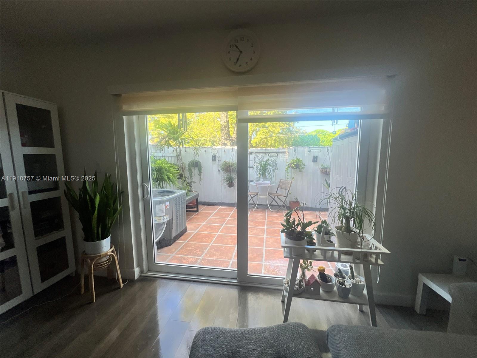 LAGUNA CLUB CONDO - Residential Lease