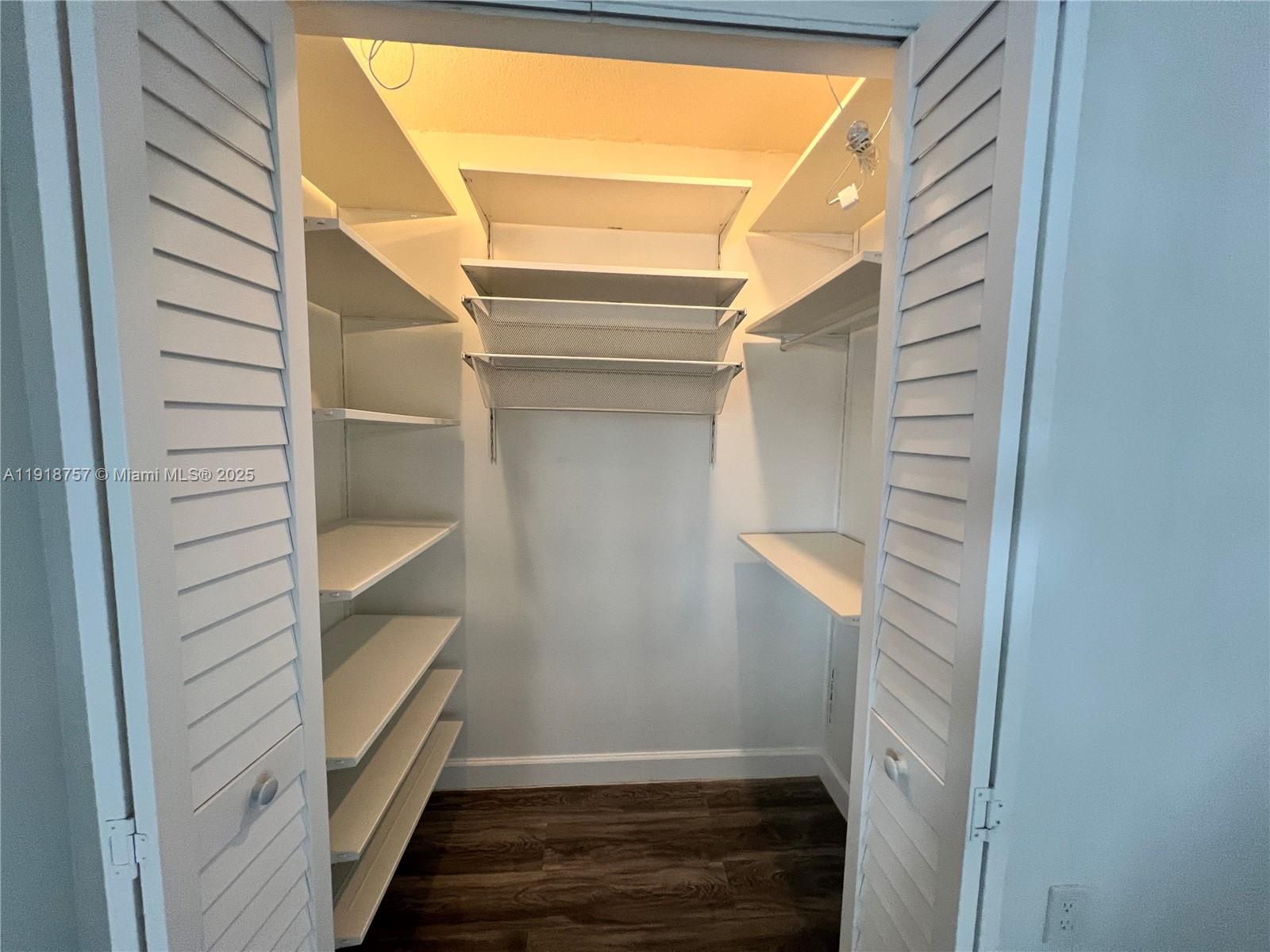 LAGUNA CLUB CONDO - Residential Lease