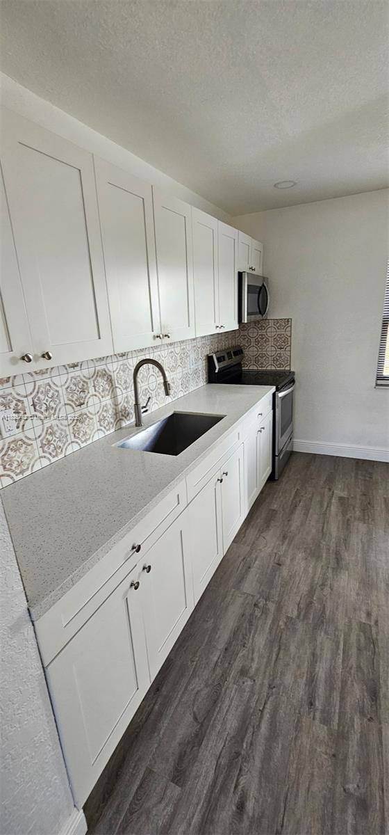 Charming 3-Bedroom, 2-Bath Home – Prime Fort Pierce Location!
This beautifully remodeled home features three spacious bedrooms, two modern bathrooms, and a large yard perfect for outdoor living. Ideally located within walking distance to vibrant downtown Fort Pierce, you’ll enjoy easy access to popular restaurants, boutique shopping, and lively weekend art and farmers markets.
Just a quick 5-minute drive to Fort Pierce Inlet Beach and Park, this home offers the best of both convenience and coastal living. Move-in ready and fully updated—this gem won’t last long on the rental market!