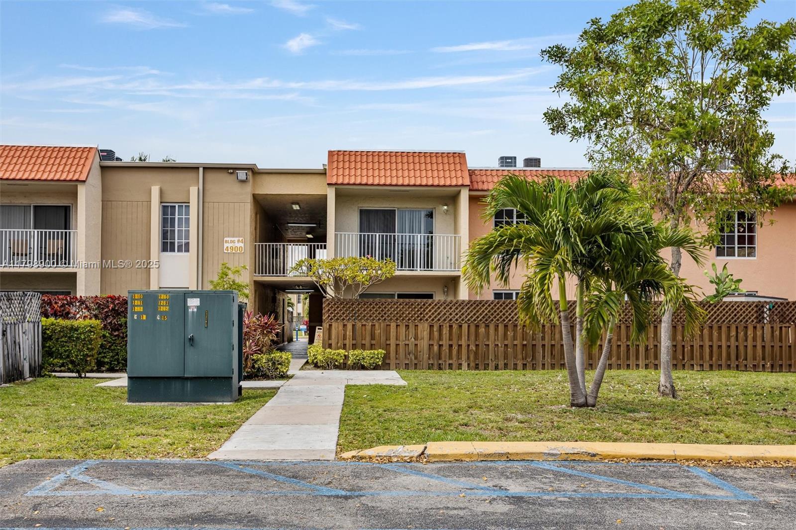 4900 Nw 79th Ave 202, Doral, Miami-Dade County, Florida - 2 Bedrooms  
2 Bathrooms - 