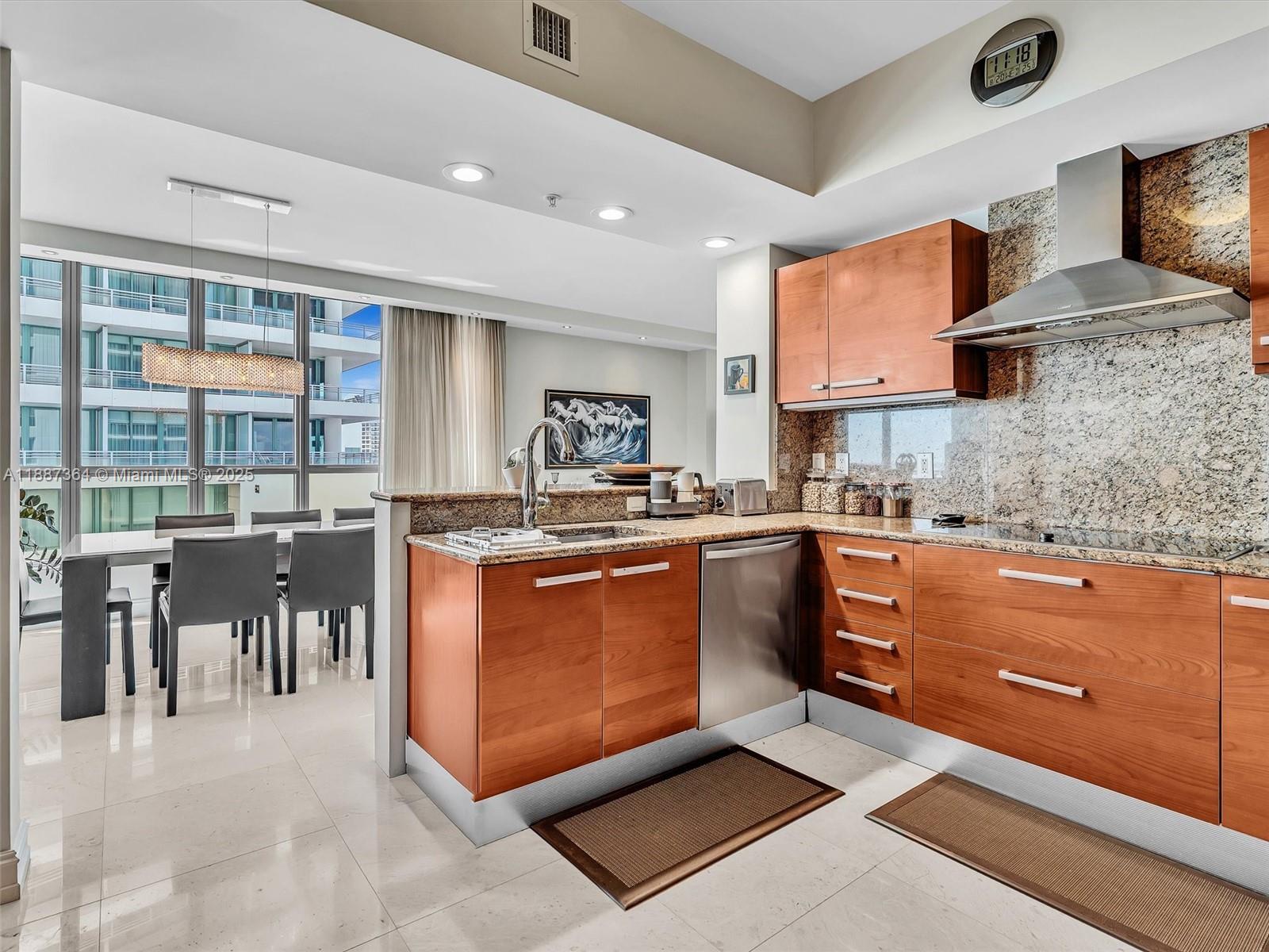 DIPLOMAT OCEANFRONT RESID - Residential Lease
