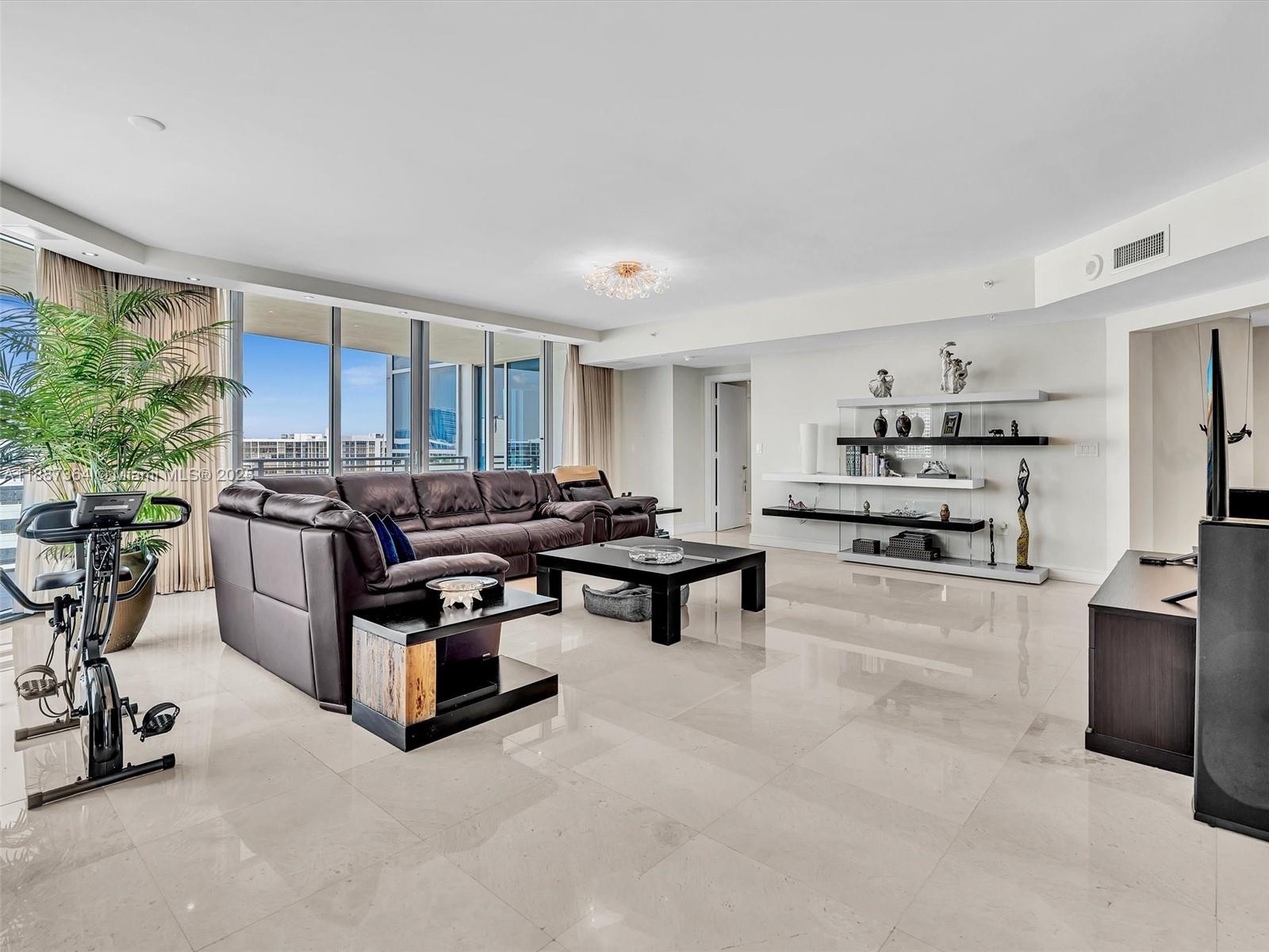 DIPLOMAT OCEANFRONT RESID - Residential Lease