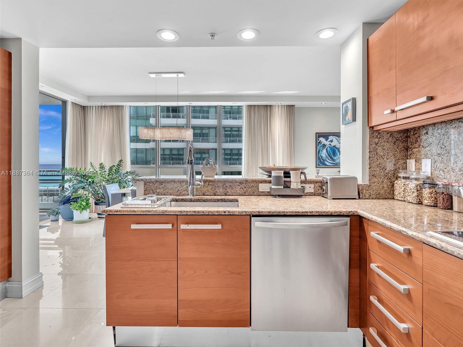 DIPLOMAT OCEANFRONT RESID - Residential Lease