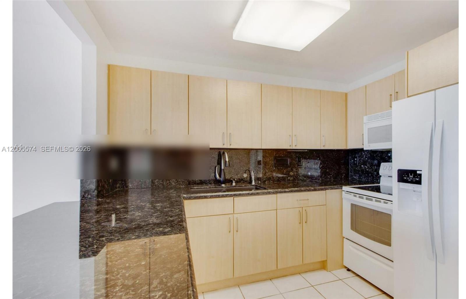 2301 Collins Ave 817