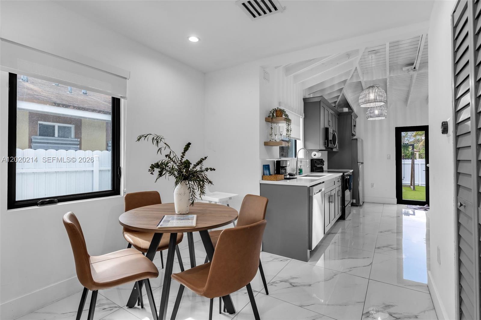 EARLINGTON HGTS - Residential