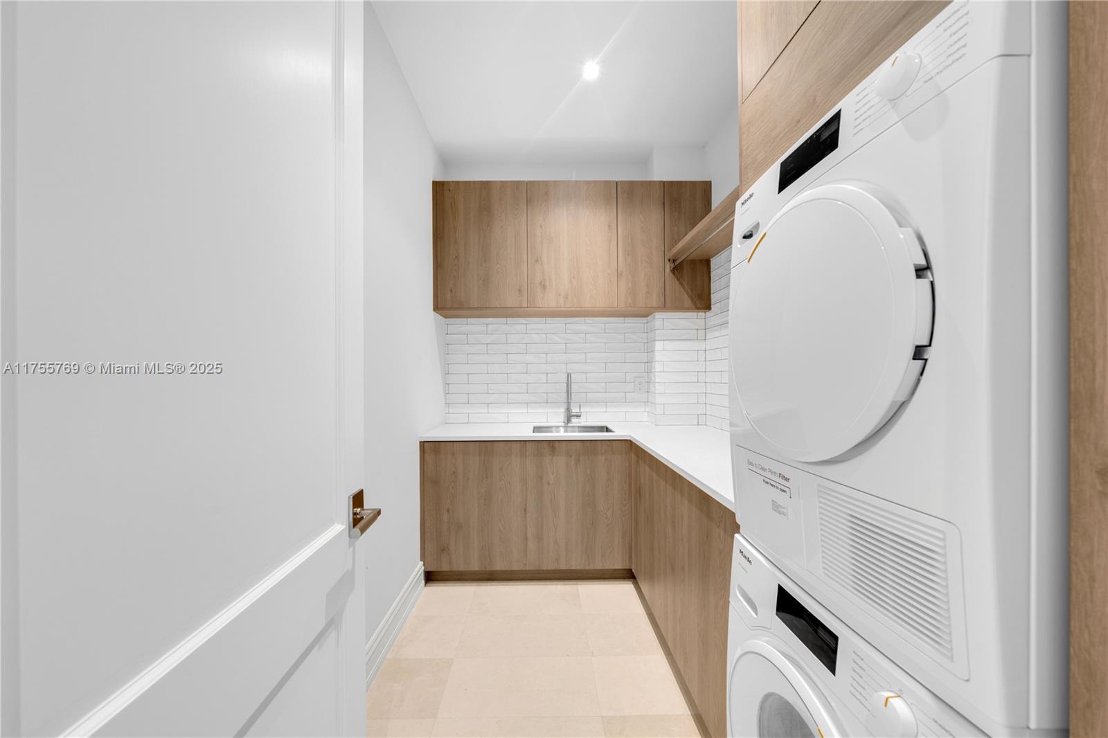 SUB OF LAGORCE ISLAND - Residential