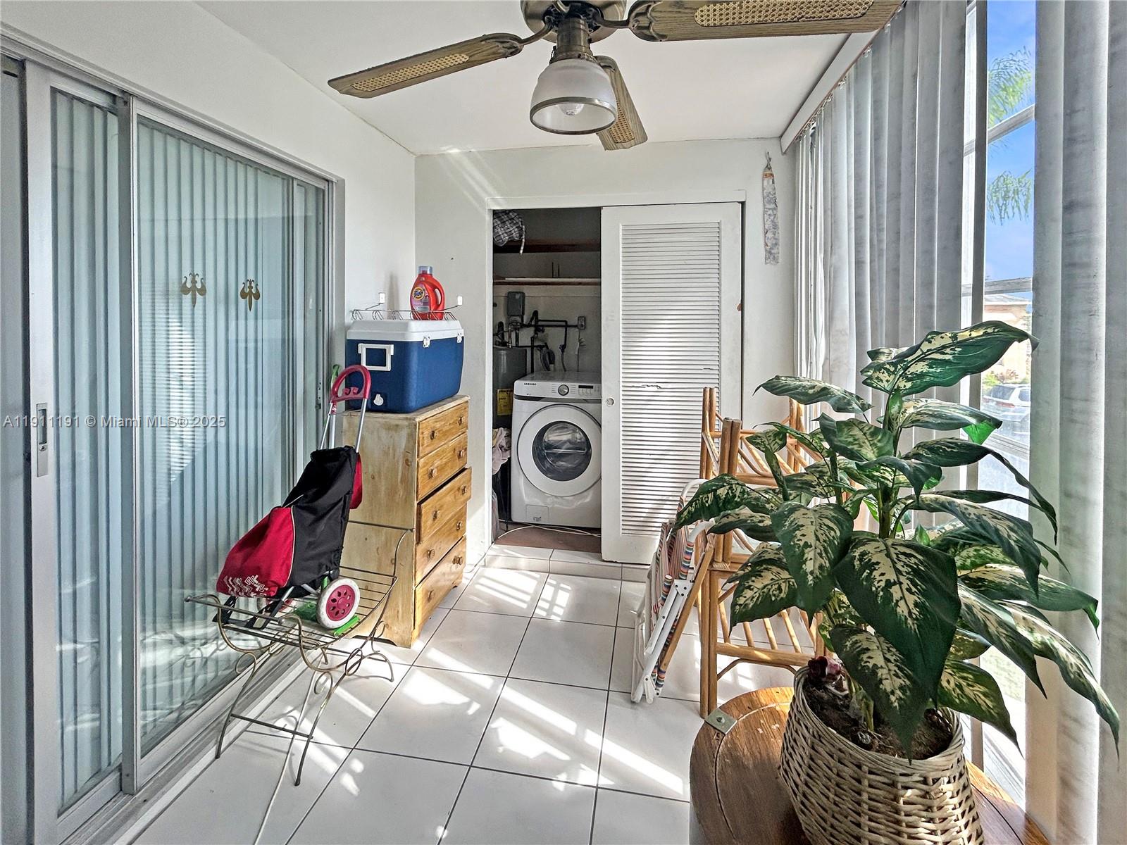 VILLAGE ROYALE CONDO 8 - Residential