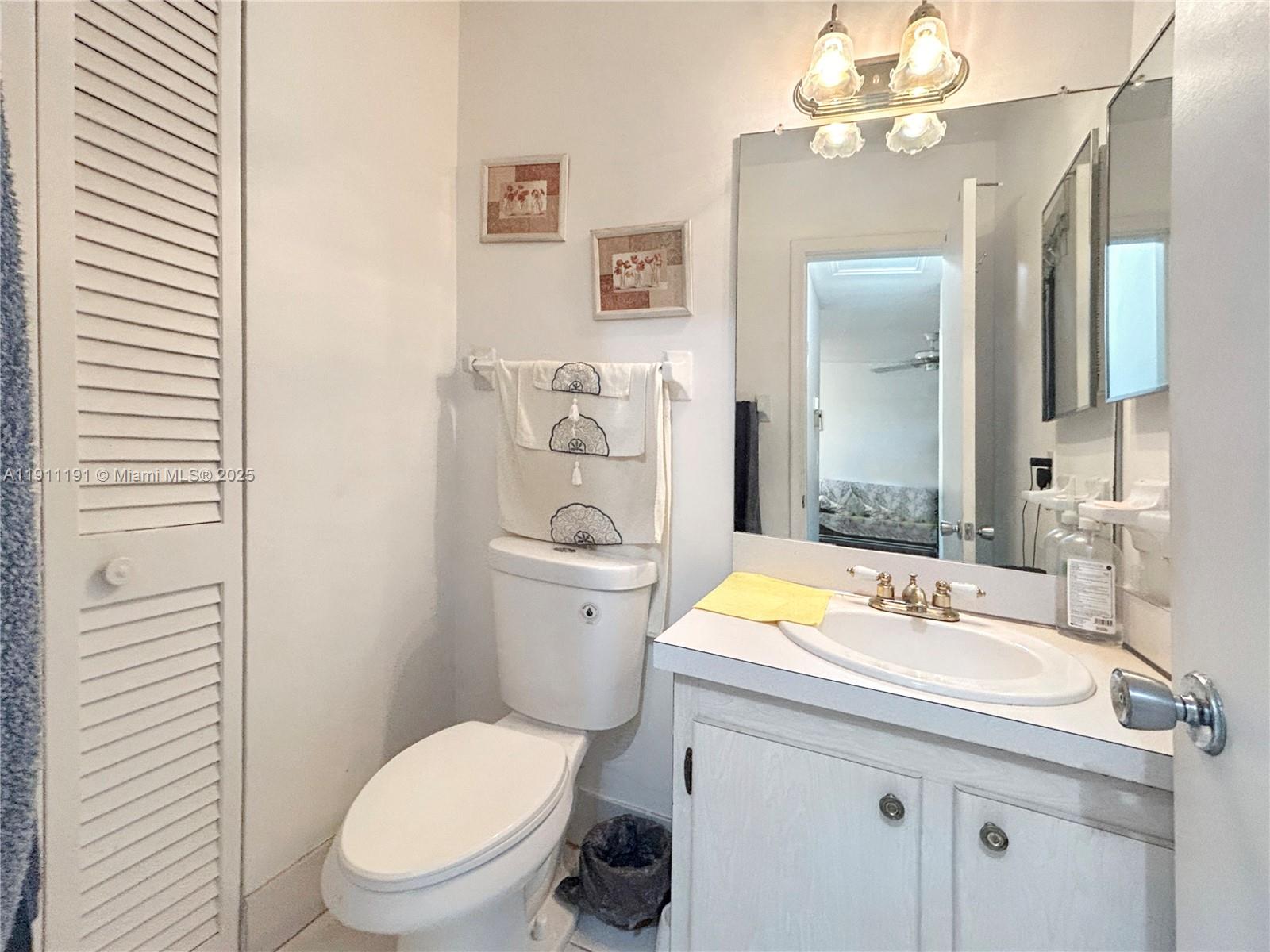 VILLAGE ROYALE CONDO 8 - Residential