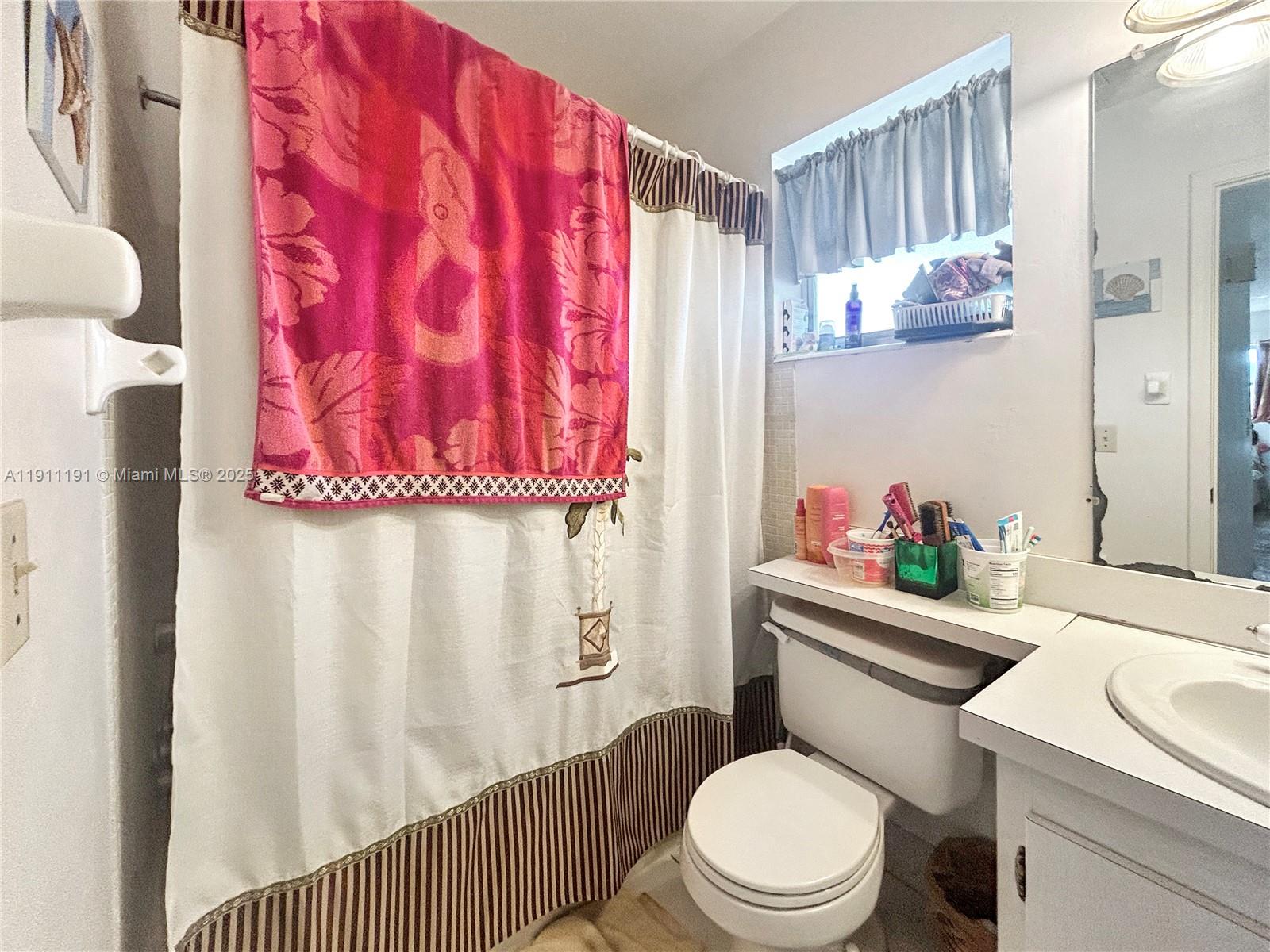 VILLAGE ROYALE CONDO 8 - Residential