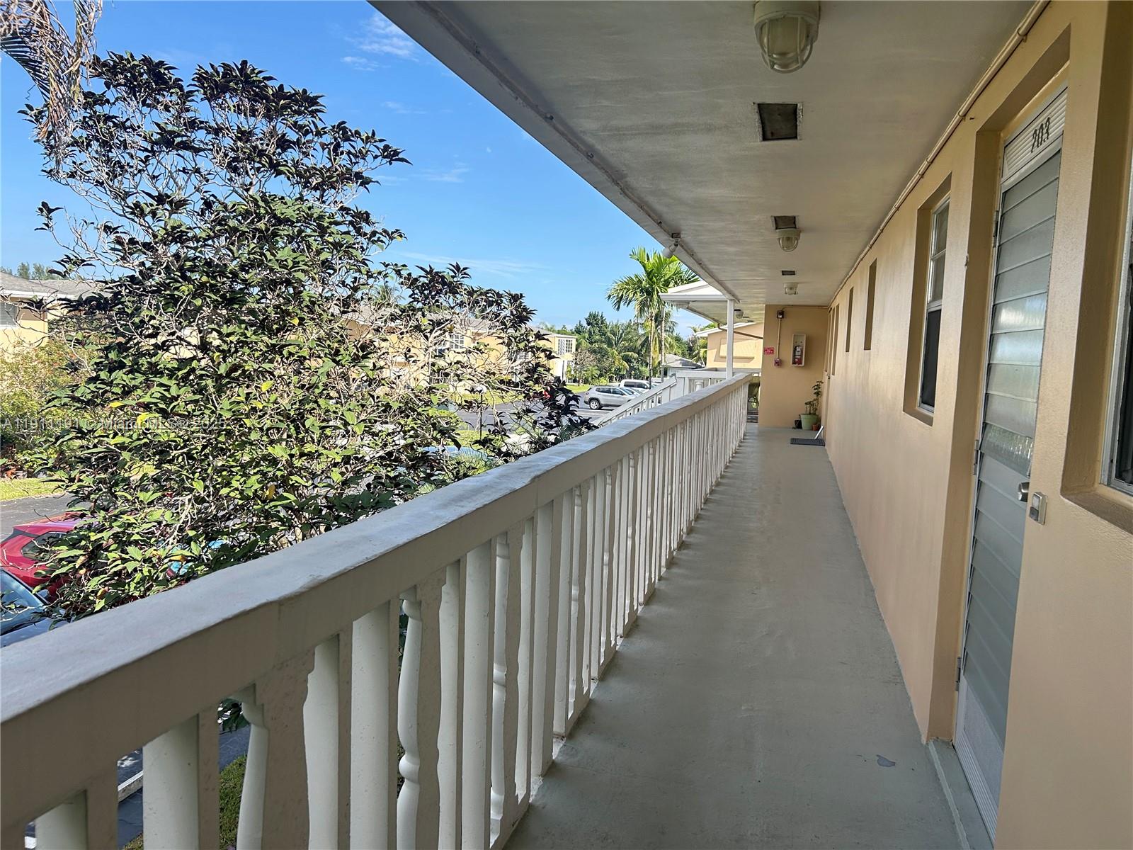 VILLAGE ROYALE CONDO 8 - Residential