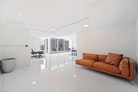 300 Biscayne Blvd Way 303 Miami FL 33131