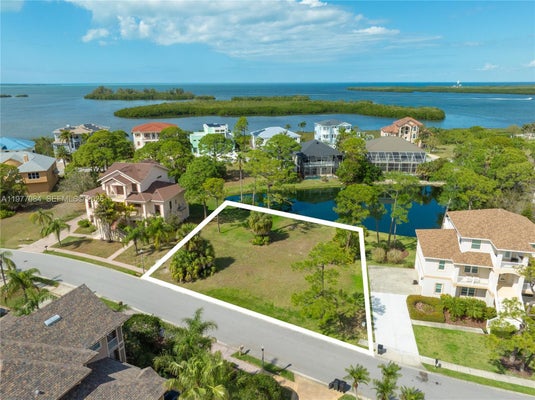 HARBOUR WATCH CIR, TARPON SPRINGS, FL 34689 - Image 4459d320aeefaf415d6745093d91f8ee/241745528