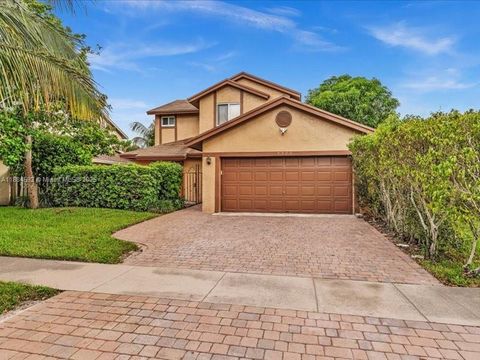 Photo of 9900 SW 12 St, Pembroke Pines, FL 33025 (MLS # A11884592)