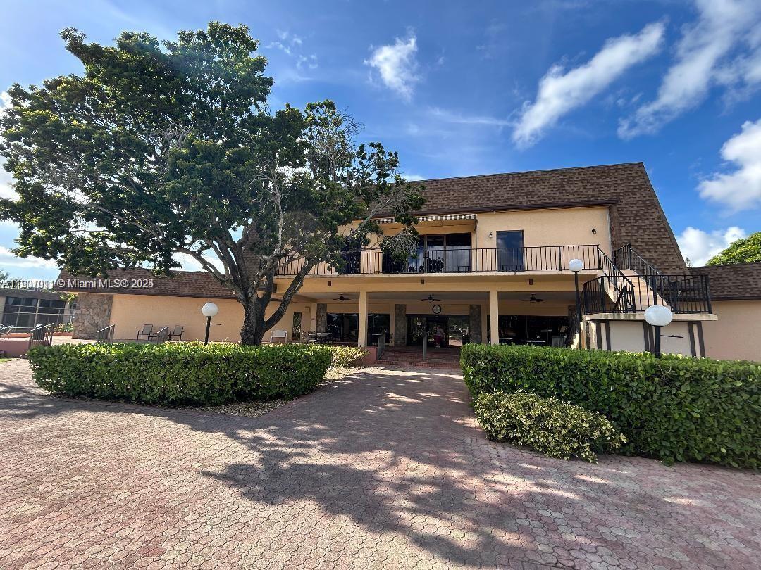 VILLAS AT CARRIAGE HILLS - Residential Lease