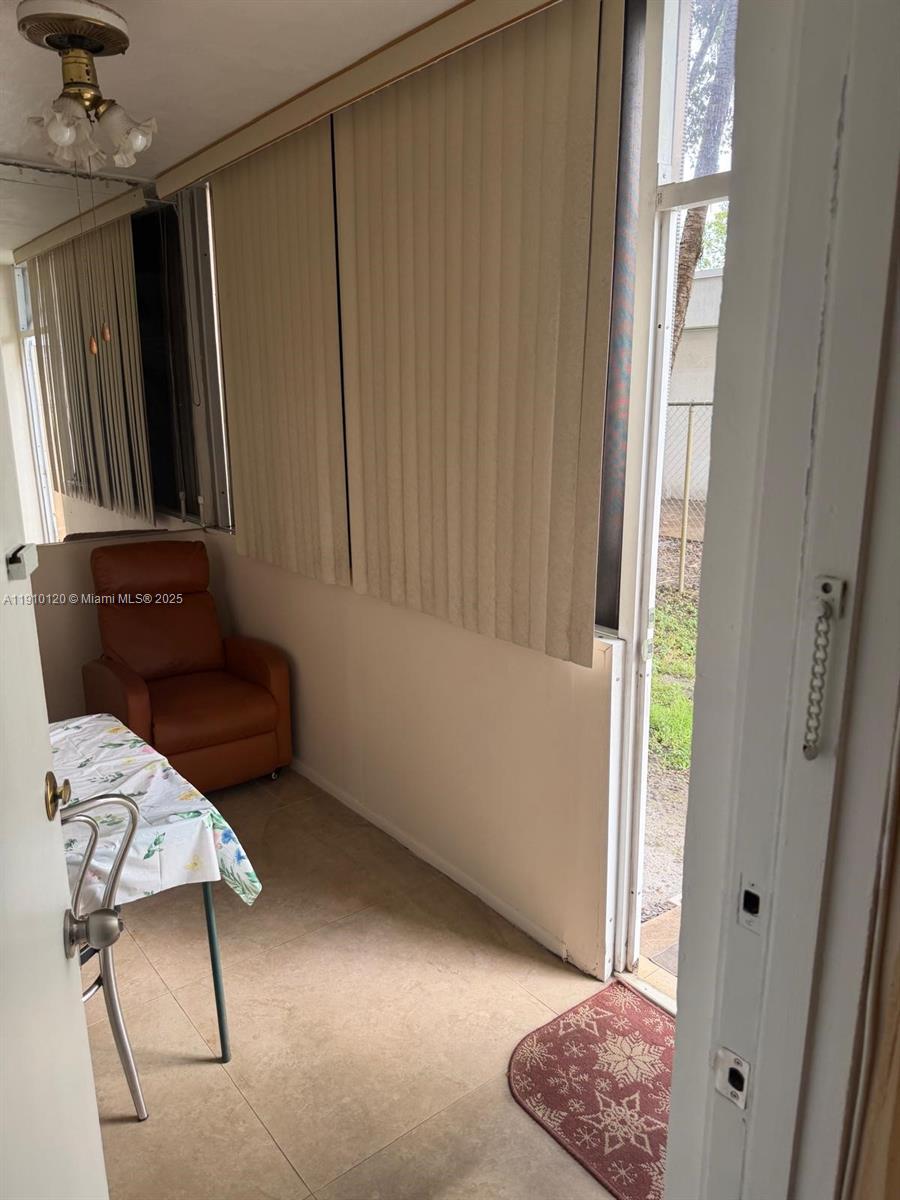 FOURTH GULFSTREAM GARDEN - Residential