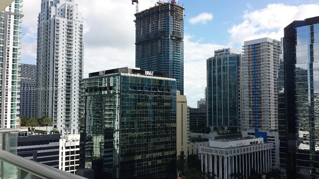 Duo Luxury Condo/Hotel Located in one of the best corners in Brickell Financial District. Close to Brickell City Center, Mary Brickell and may Restaurants. This 2 Bedrooms plus Den and 2 Bathrooms are ready for move in.