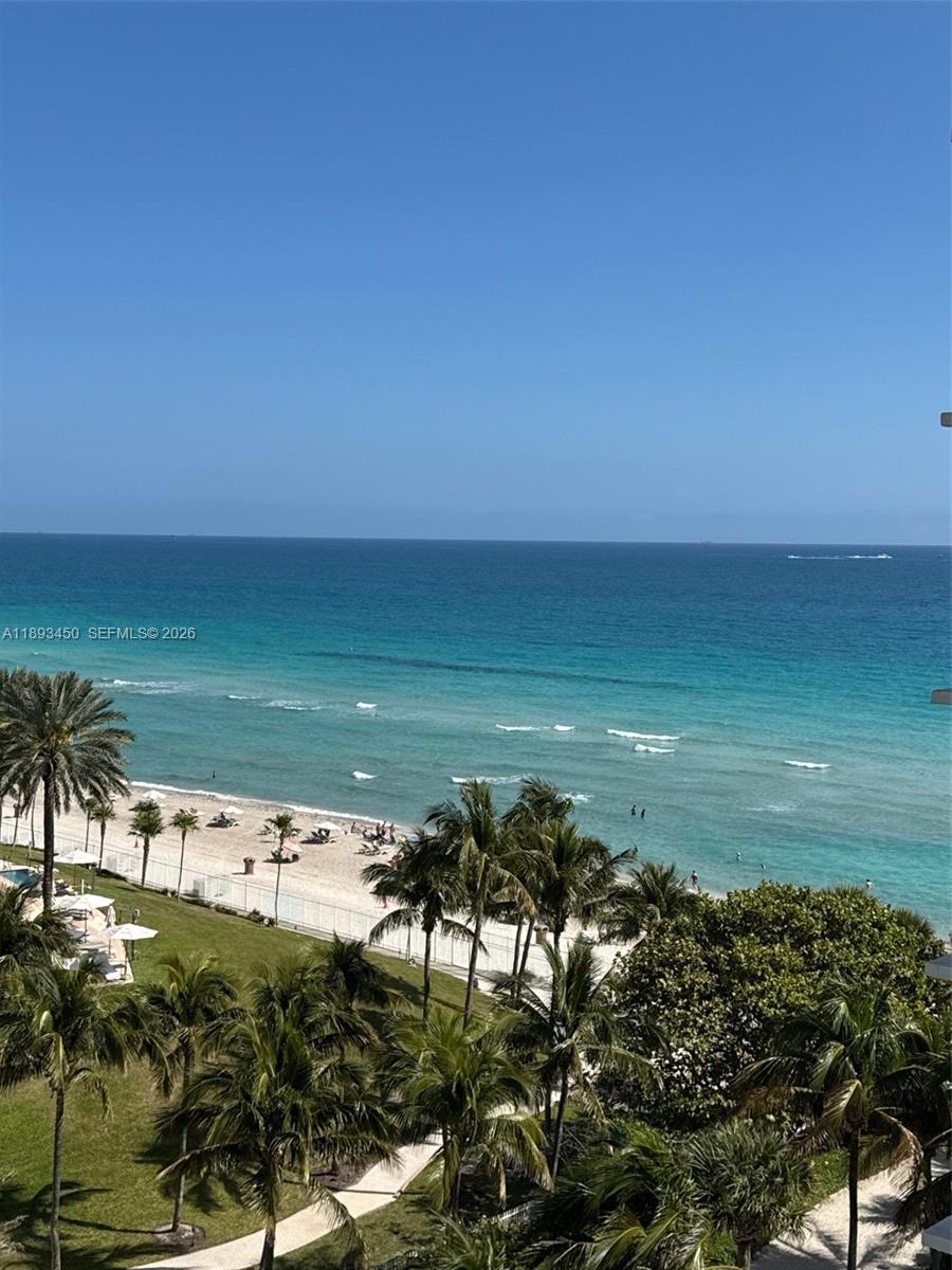 19201 Collins Ave 720