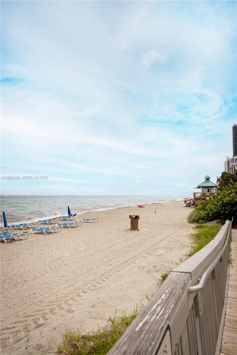 THE AVENTURA BEACH CLUB C - Residential