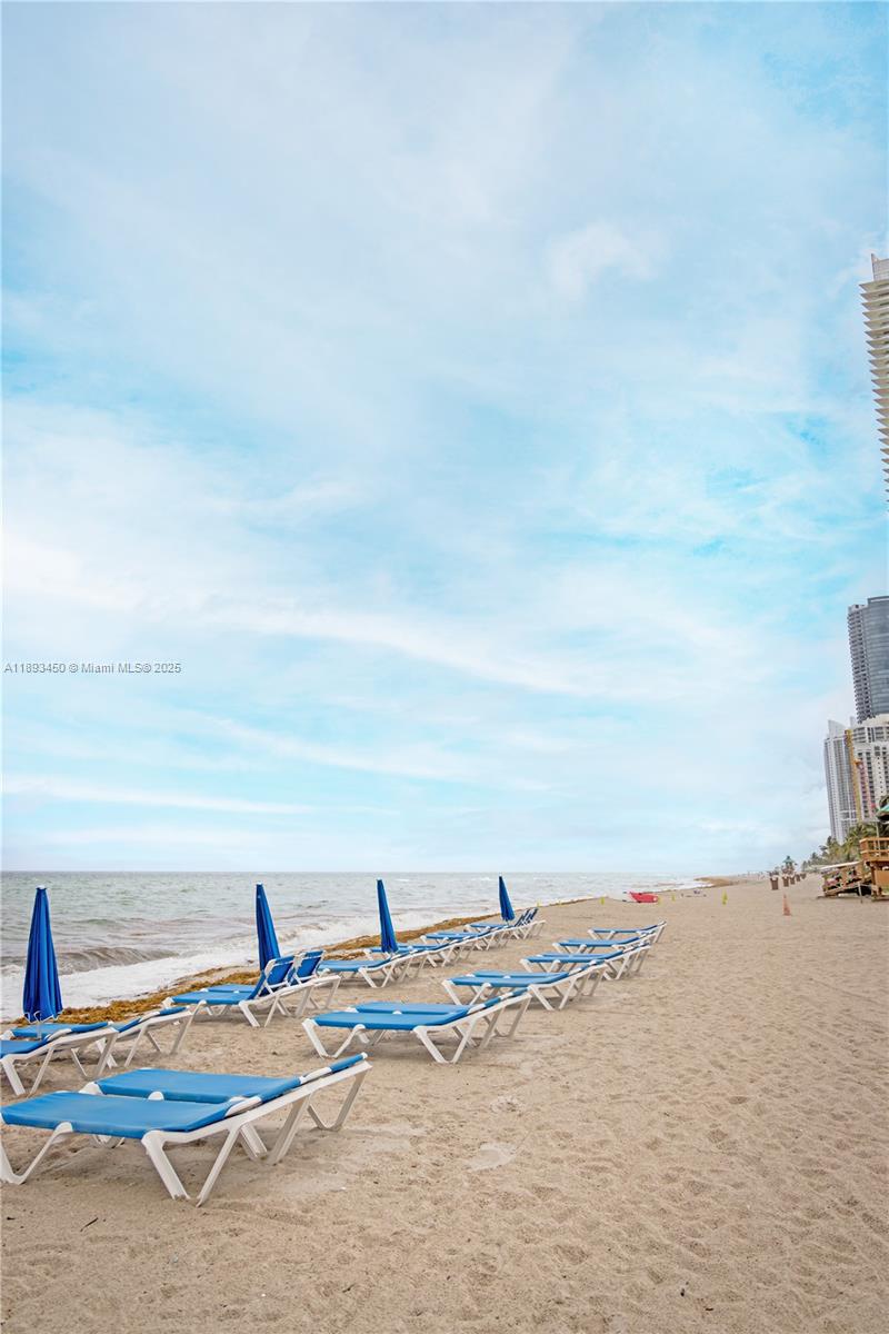 THE AVENTURA BEACH CLUB C - Residential